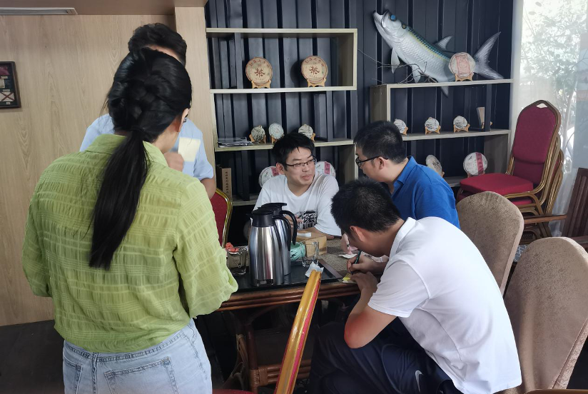 4大家积极地介绍自己.png